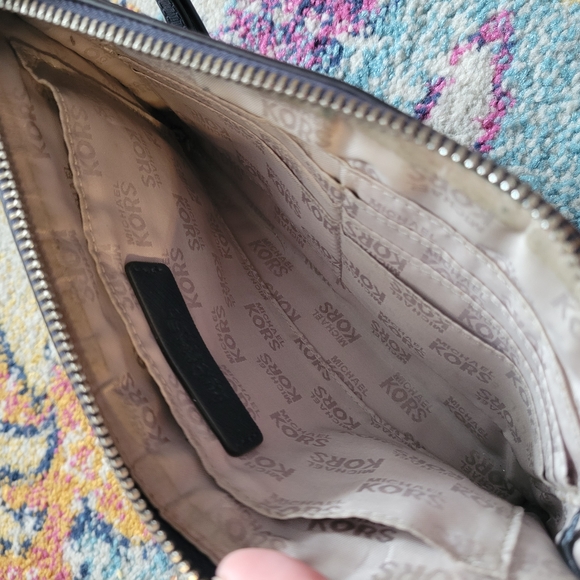 Michael Kors White and Navy Blue Wristlet - Picture 4 of 4